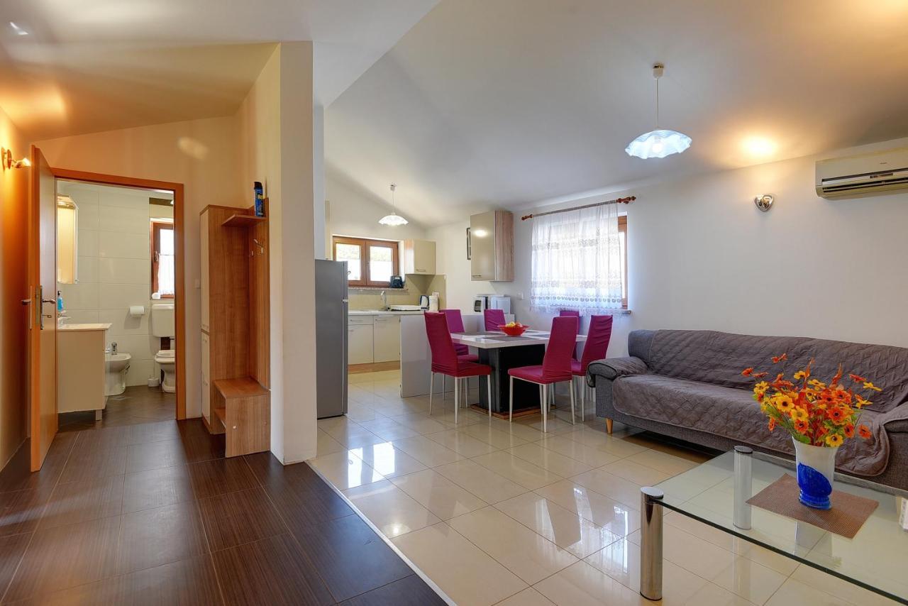 Holiday Home Jasminka Medulin Bagian luar foto