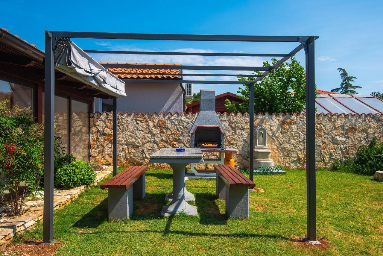 Holiday Home Jasminka Medulin Bagian luar foto