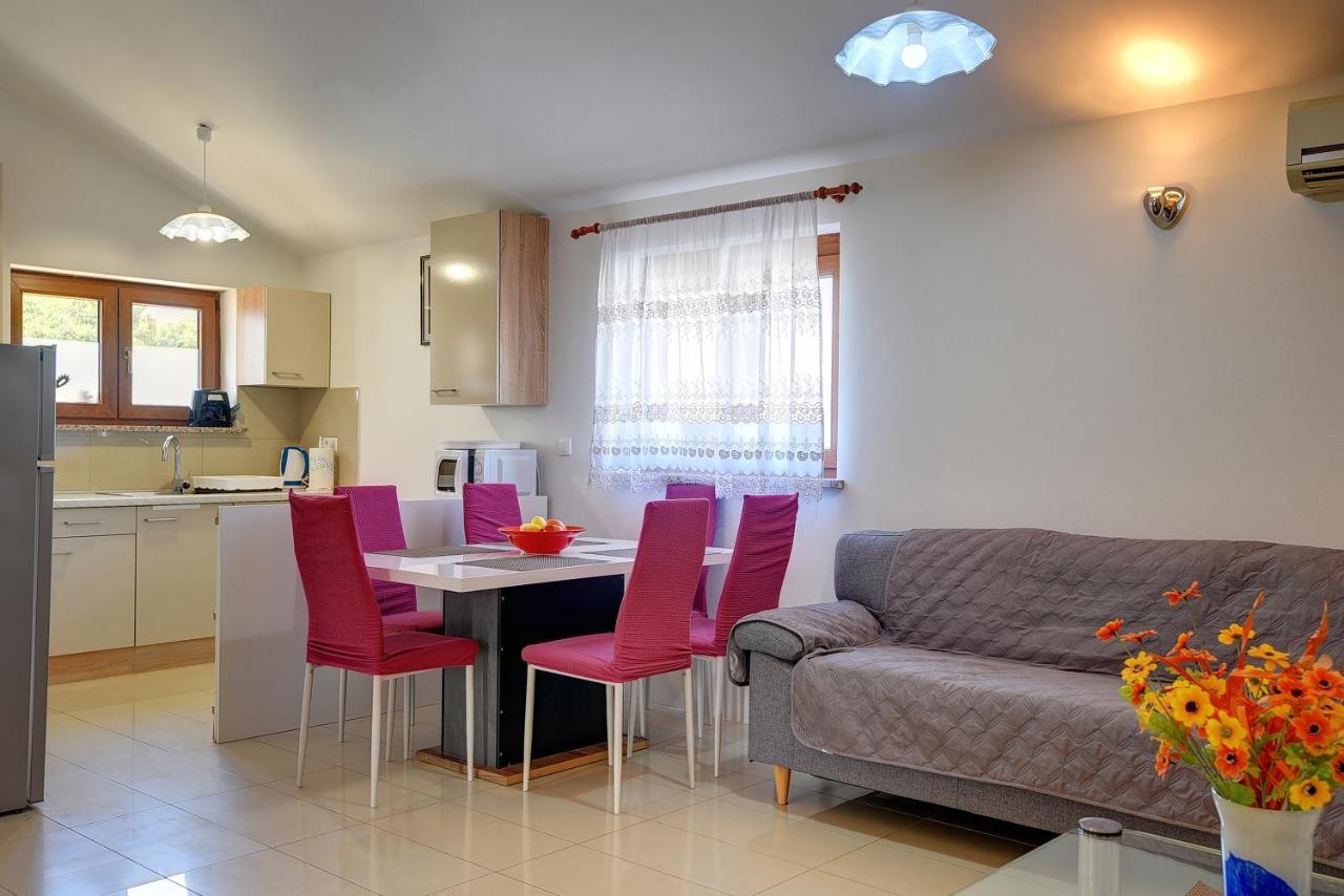 Holiday Home Jasminka Medulin Bagian luar foto